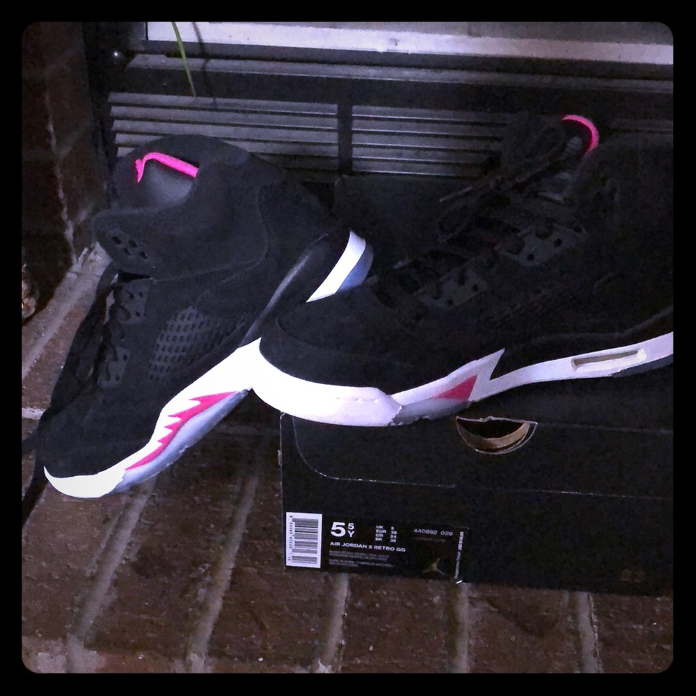 Jordan 5 retro 5.5 girls ( size 7 in women)